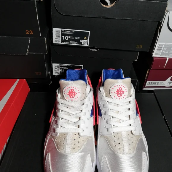LIKE NEW BARELY WORE NIKE AIR HUARACHE ULTRAMARINE WOMEN US SIZE 9.5 - Picture 10 of 11